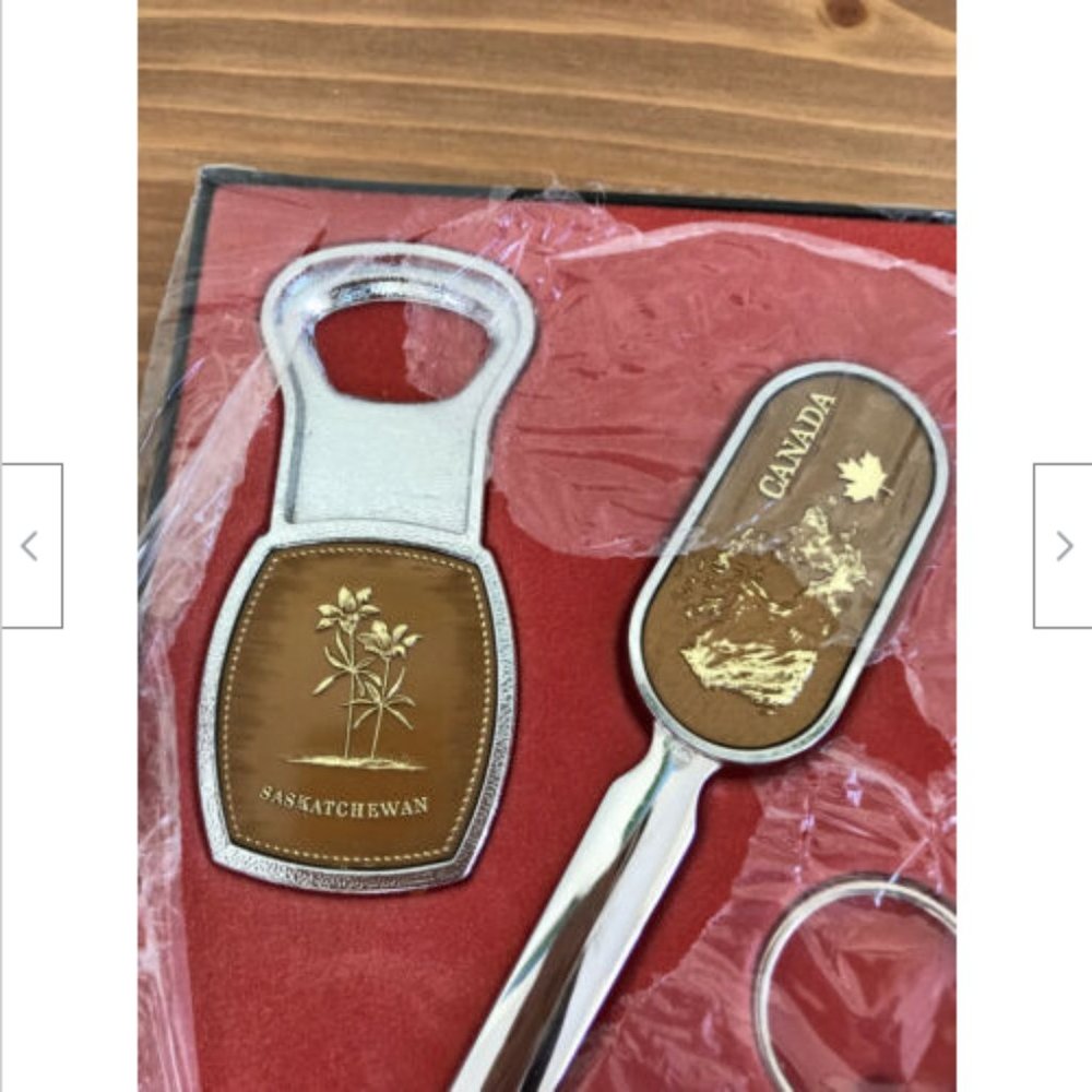 Vtg Souvenir Saskatchewan Canada Keychain, Letter & Bottle Opener Maple Leaf - Picture 6 of 7